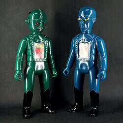 Alternative view of SKULLMARK Galaxy Commanders DAGAN and NEUTRON Sofubi
