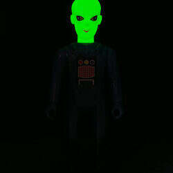 Alternative view of SKULLMARK Galaxy Commanders DAGAN and NEUTRON Glow Limited Sofubi